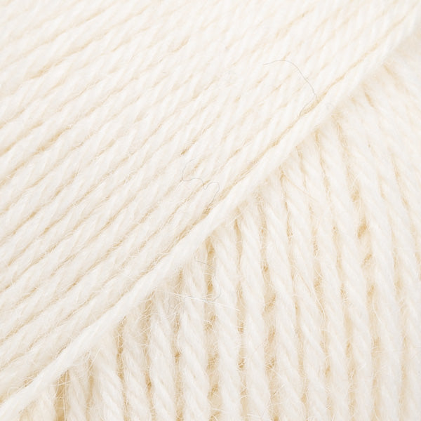DROPS NORD  Yarn DZIJA krāsa NORD   01 off white dziju veikals dzijas.com